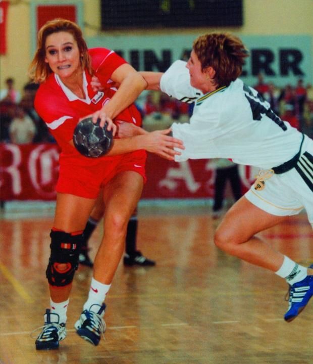 1999: a Dunaferr–Fradi meccsen Siti Eszterrel szemben (Fotó: Nemzeti Sport)