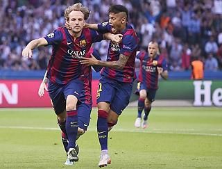 Rakitic és Neymar az első gólt ünnepli (Fotó: Reuters)