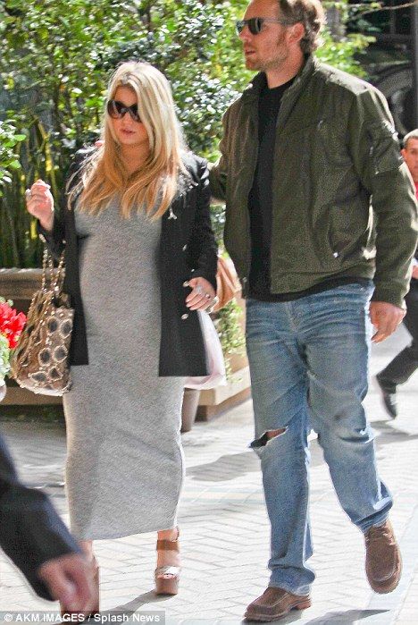 Jessica Simpson, a terhesség utolsó szakaszában (Fotó: Daily Mail)