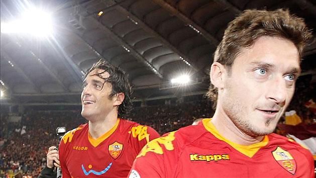 Francesco Totti (jobbra) és Luca Toni 2010-ben, amikor utóbbi is a Romát erősítette (Fotó: Action Images)