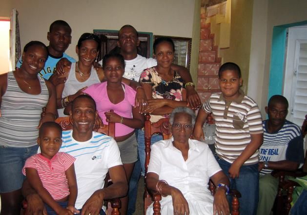 Ha teheti, nyáron mindig meglátogatja népes családját Kubában