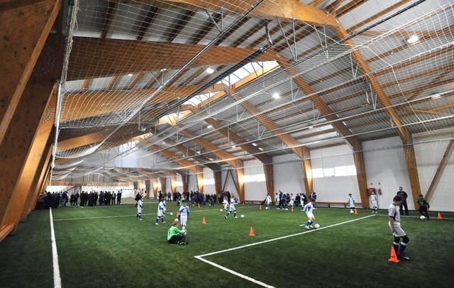 Edzés a műfüves pályán a felcsúti Puskás Ferenc Labdarúgó Akadémia 
és a Videoton FC közös, új, székesfehérvári edzőközpontjában (Fotó: MTI)