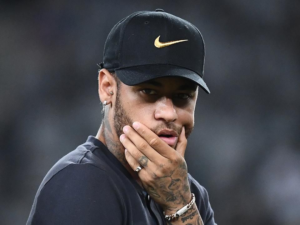 A szurkolók egyértelművé akarják tenni, elegük van Neymarból (Fotó: AFP)