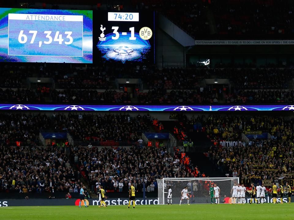A Dortmundnak fel van adva a lecke: jókora lépéshátrányba kerültek a vereséggel (Fotó: AFP)