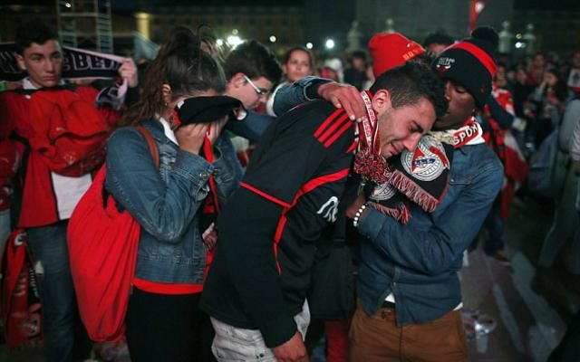 Ők nem kapnak Benfica-óvszert karácsonyra, nem csoda, hogy szomorúak (Fotó: Reuters)