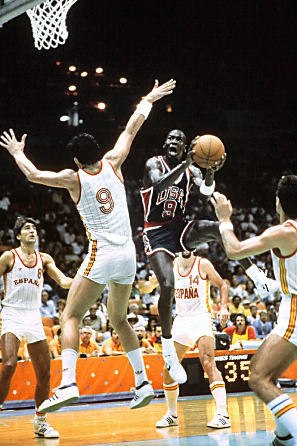 Jordan úton az első olimpiai bajnoki cím felé 1984-ben (Fotó: AFP)