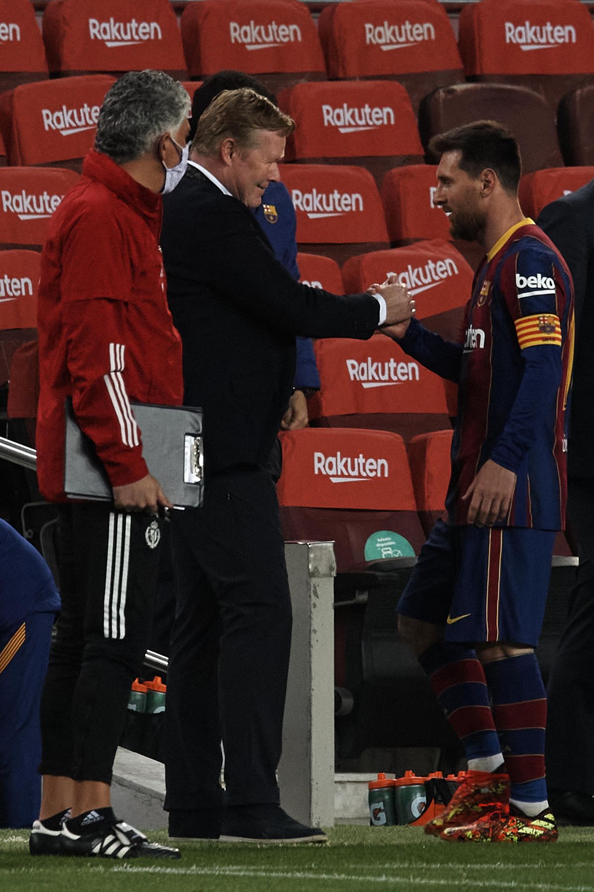 Messi kiállt Koeman mellett (Fotó: Getty Images)