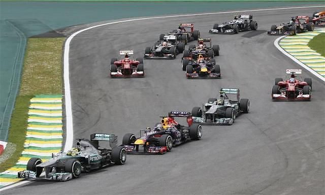 A rajtnál Rosberg eljött Vettel mellett, de nem sokáig állt az élen