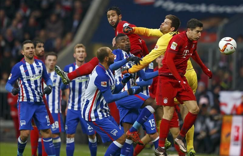 A szögletek sora végül góllá érett, az első gólját sarokrúgás után szerezte a Bayern (Fotó: Reuters)