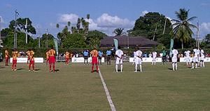 A trinidadi kupamérkőzés előtt a résztvevők biztosították
együttérzésükről honfitársukat (Fotó: ttproleague.com)