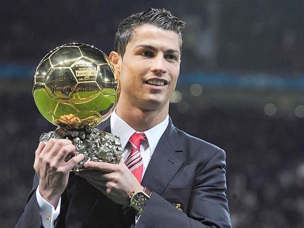 Cristiano Ronaldo és az Aranylabda első (és eddig egyetlen) találkozása 2008-ban (Forrás: sports.xin.msn.com)