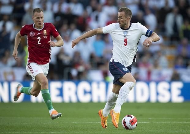és az 51., amely a legnagyobb élményt jelentette: 4–0 Anglia ellen! És Harry Kane mintha tartana tőle… (Fotó: Getty Images)