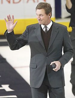 Wayne Gretzkynek játékosként nem sikerült

bajnoki címet nyernie a Kingsszel

– talán majd most, szurkolóként