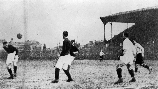 1919. április 6.: Orth harmadik, de első itthoni válogatott meccse. Ausztria 2:1-es legyőzéséhez fejes gólja kellett (Fotó: MTI)