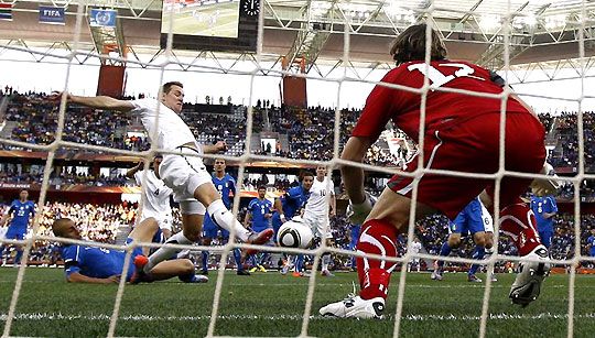 Shane Smeltz gólja után kapitulált a világbajnok védelme (Fotó: Action Images)