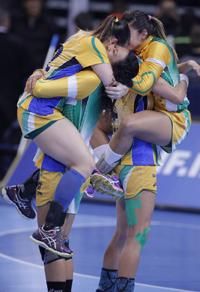 Boldog brazilok Hollandia búcsúztatása
után (Fotó: handball-planet.com)