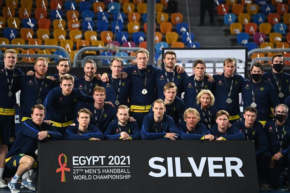 Ha a döntő után még nem is mosolygott mindenki a svédeknél, az ezüstérmet sikerként könyvelték el (Fotó: AFP)