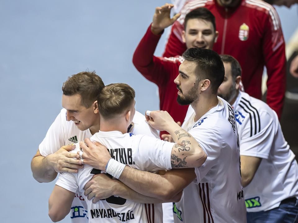 Ligetvári Patrik, Krakovszki Bence és Rosta Miklós ünneplik a győzelmet (Fotó: MTI)