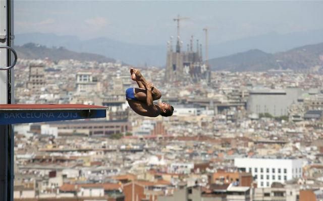 Tom Daley ugrás közben a 2013-as barcelonai vizes-vb-n (Fotó: Action Images)