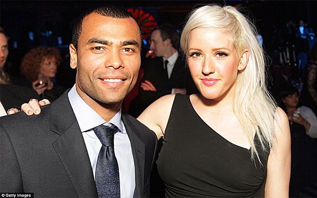 Ashley Cole az este egyik sztárvendég fellépője, Ellie Goulding társaságában (Forrás: dailymail.co.uk)