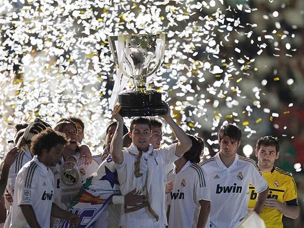 Cristiano Ronaldo eddigi egyetlen spanyol bajnoki címét ünnepelhette 2012 májusában (Forrás: sports.xin.msn.com)