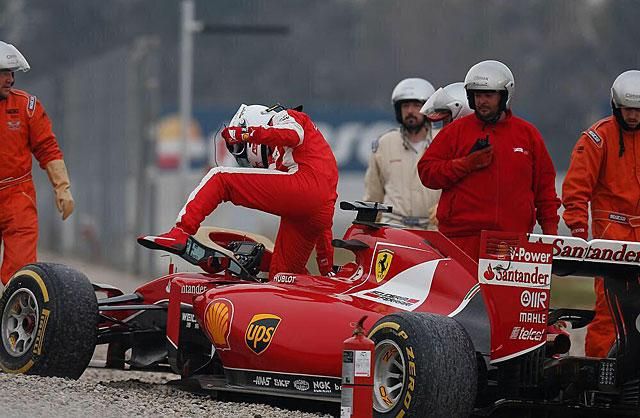 Újabb kép Vettelről a kicsúszása után