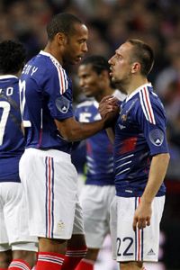 Henry és Ribéry sikerrel harcoltak a prémiumemelésért (Fotó: Reuters)