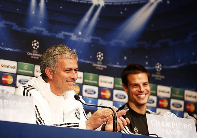 José Mourinho örömmel jelentette be, hogy César Azpilicueta (jobbra) hétfőn apa lett