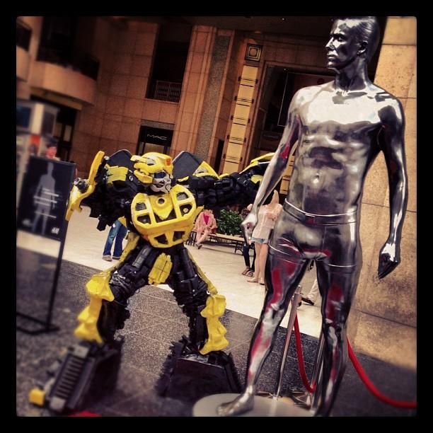 Transformer vs. T1000 (Forrás: hmbeckham.com)