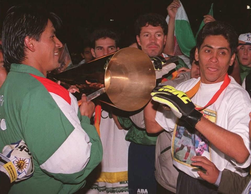1996, reváns, jobbra a csodakapus Jorge Campos