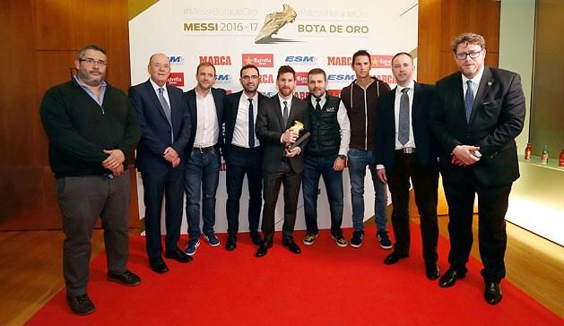 Lionel Messi és az ESM reprezentánsai (jobbra a szerző)