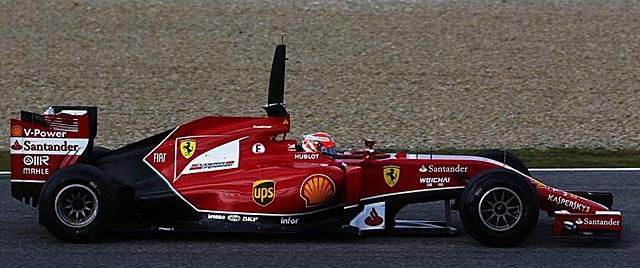 Räikkönen Ferrariján a teszten megszokott hatalmas antenna (Fotó: Reuters)