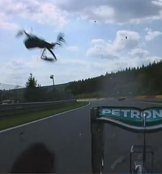 Ott repül Nico Rosberg gumija