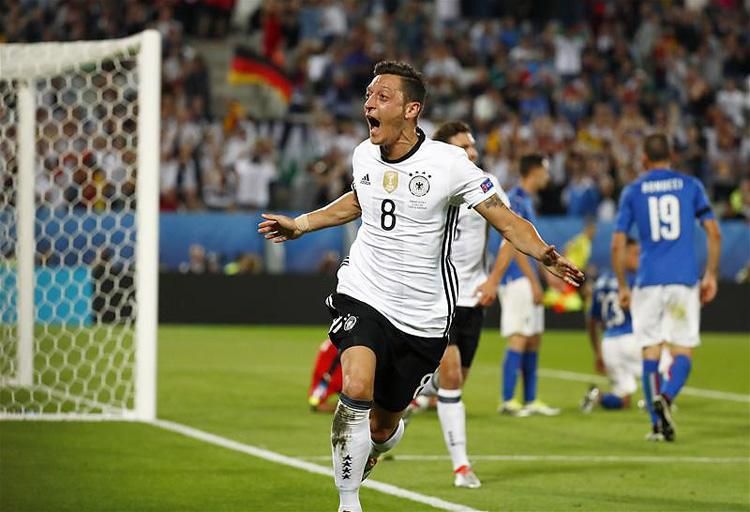 Özil góljával a németek szerezték meg a vezetést