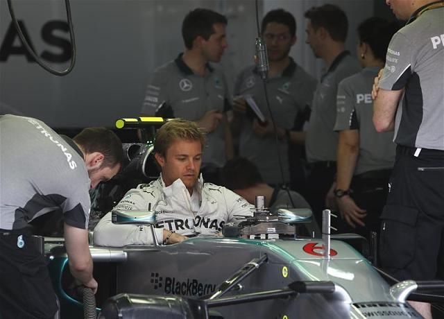 Nico Rosberg vb-éllovasként ül autóba ezen a hétvégén (Fotó: Action Images)