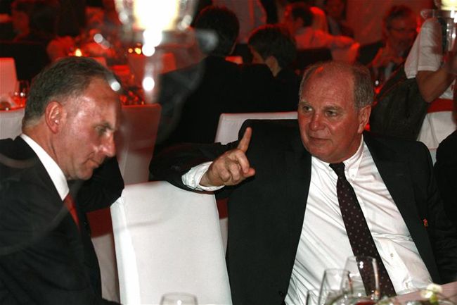 Karl-Heinz Rummenigge és Uli Hoeness arcára minden rá van írva...