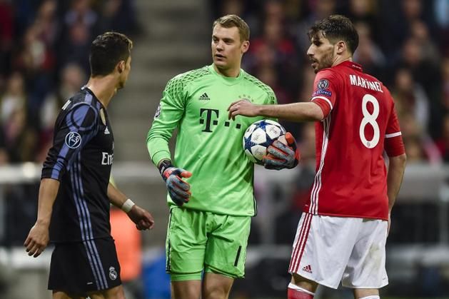 Három főszereplő (b-j.): CR duplázott, Neuer remek védésekkel tartotta életben a Bayern reményeit, Javi Martínez a kiállítás sorsára jutott (Fotó: AFP)