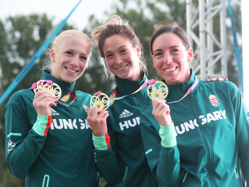 Az aranyérmes csapat: balról jobbra Kovács Sarolta, Földházi Zsófia és Alekszejev Tamara (Fotók: Tumbász Hédi)