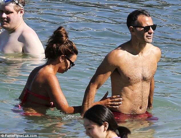 Ryan Giggs és Stacey Cooke a tengerben (forrás: Daily Mail)