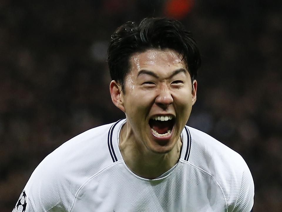 Szon Hung Min így örült a góljának (Fotó: AFP)