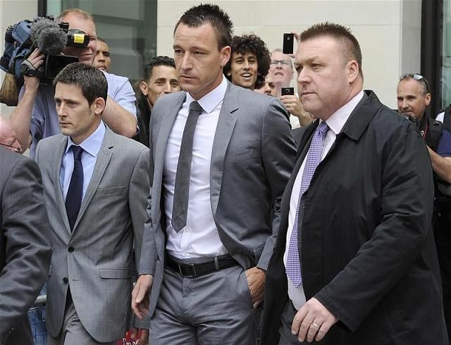 Terry felmentése után távozik a bíróságról  (Fotó: Reuters)