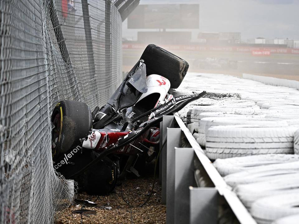Csou megúszta az idei év legijesztőbb balesetét (Fotó: AFP) – A KÉPRE KATTINTVA GALÉRIA NYÍLIK