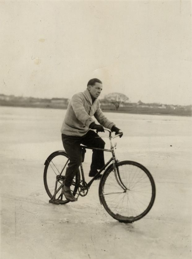 Mező Ferenc harmincas évekbeli találmánya a balatoni jégkerékpár