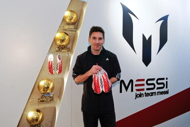 Lionel Messi a nevét viselő barcelonai kiállítás megnyitóján (Fotók: adidas)
