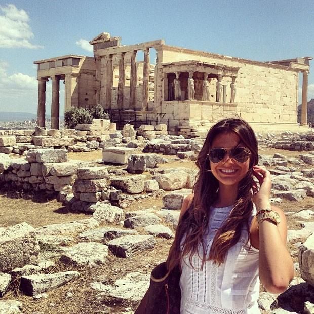 Bruna Marquezine az Akropoliszon (forrás: Instagram)