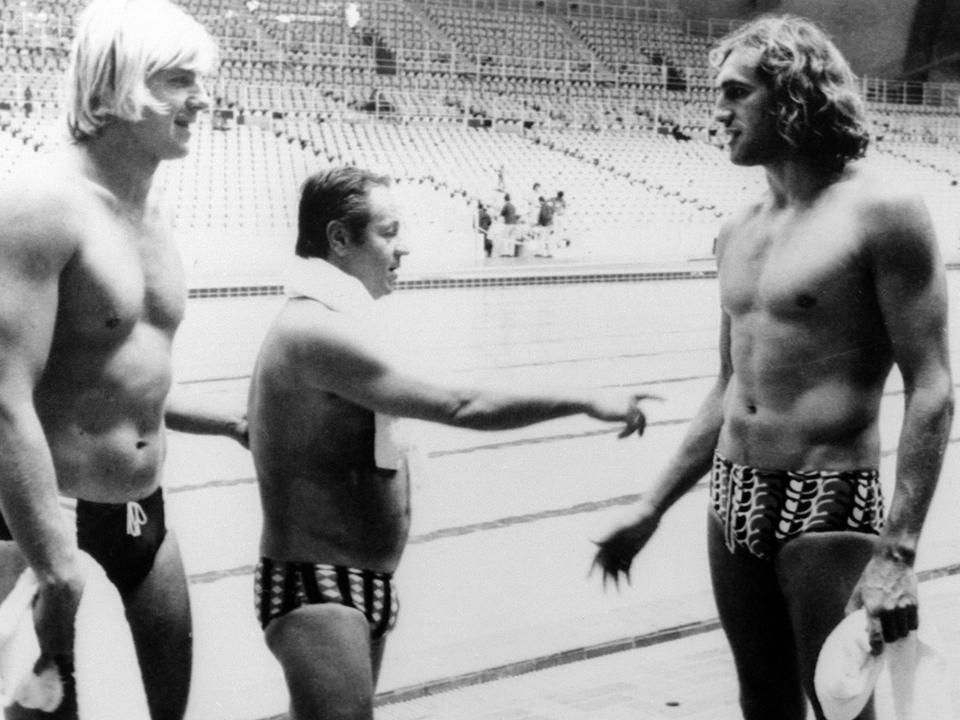 Legendák egymás között: Csapó Gábor (balra), Kárpáti György (középen) és Faragó Tamás (jobbra) edzésen az olimpiai úszócsarnokban 1976-ban (Fotó: MTI/ Petrovics László)