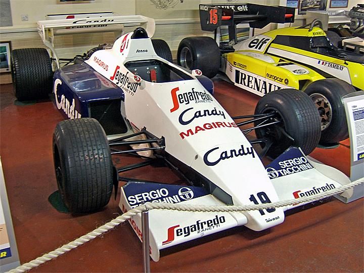 Senna Toleman TG184 versenyautója a Donington Park múzeumában (Forrás: wikipedia.org)