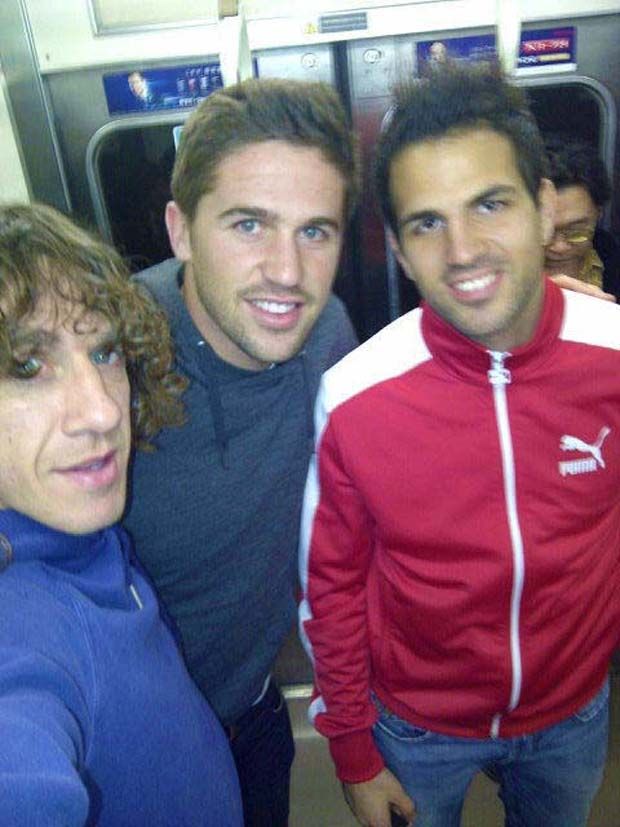 Puyol, Fontás és Fábregas a metrón.