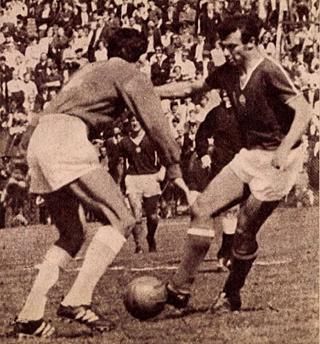 A Shay Brennant kicselezni készülő Kozma Mihály 
1969. június 8-án Dublinban, az Írország ellen 2:1-re 
megnyert vb-selejtezőn szerepelt először a válogatottban