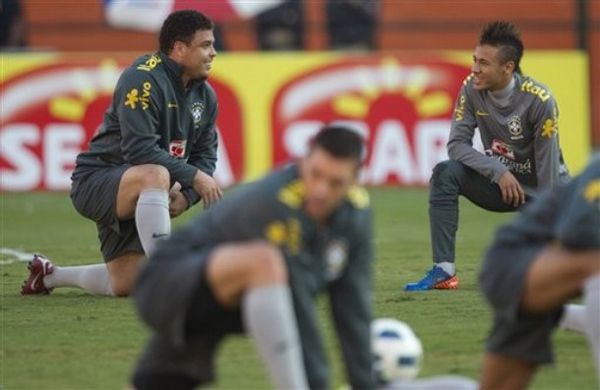 Előttem az utódom. Ronaldo és Neymar. (forrás: futbolita.com)